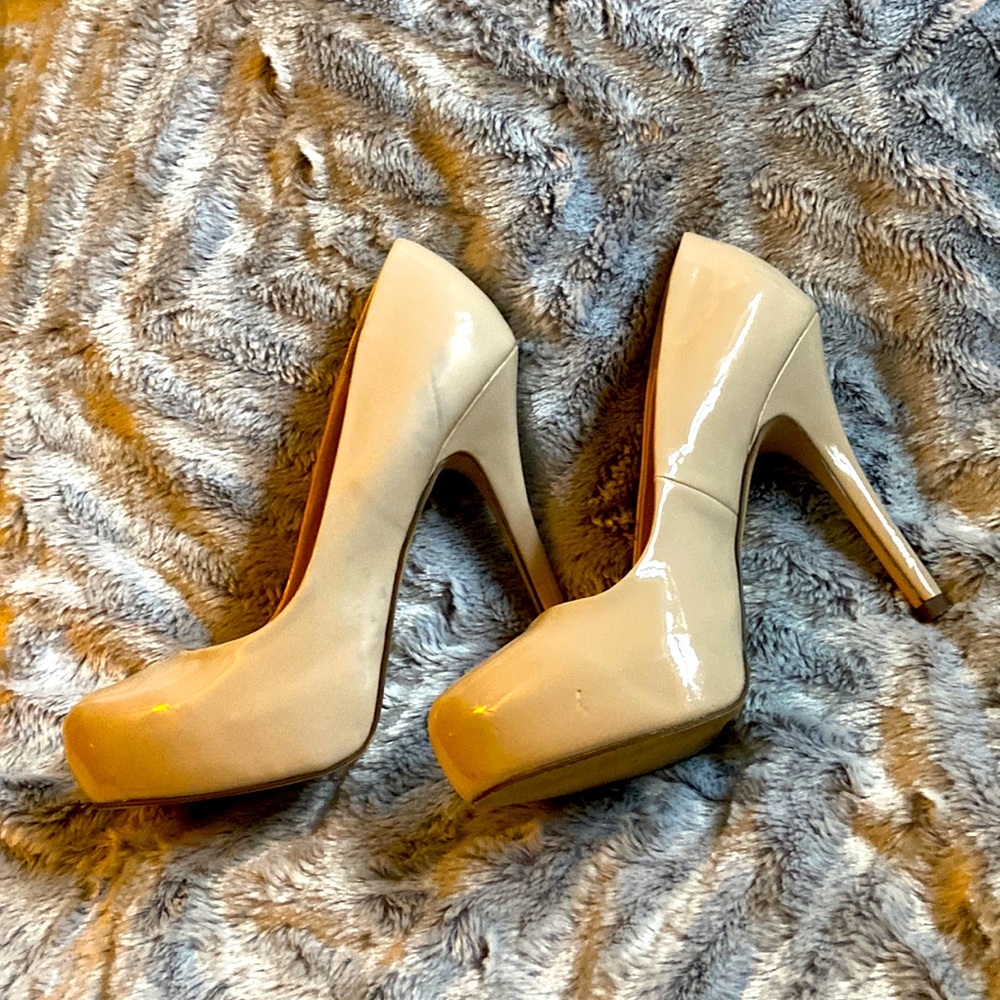 Woman’s Tan 3in. Heels (size 8)
